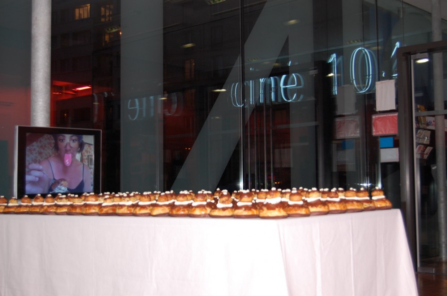 La Religieuse au chocolat - vue de l’installation au Festival Côté Court, Ciné 104, Pantin - 2009