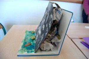 Atelier avec le CNEAI sur le détournement de manuels scolaires - école Léo Lagrange, Sartrouville